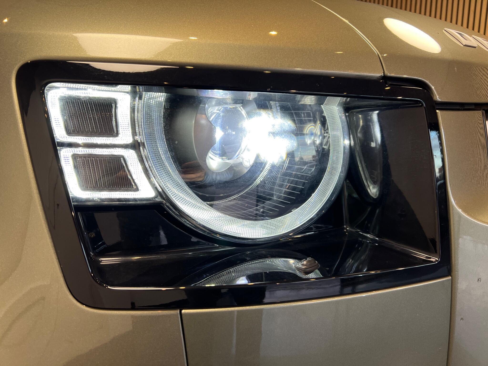 Land Rover Defender 110